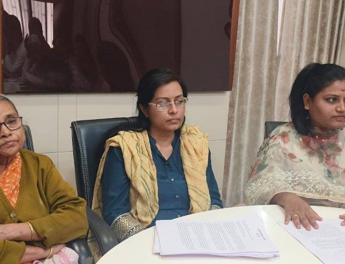 Father Provides 'Helium Cylinder' to Daughter for Suicide.