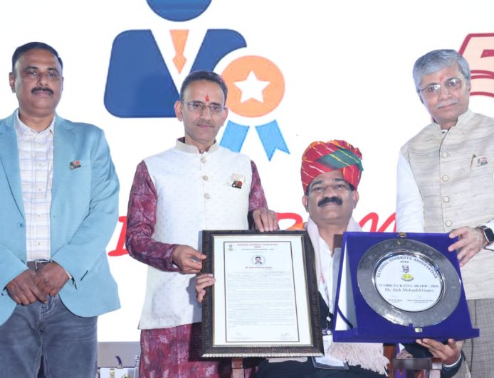 "Dr. Alok Gupta honoured with Sushrut Ratna Award"